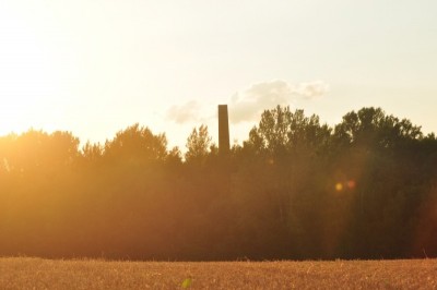 Komin koło kamieniołomów w Sławniowicach.